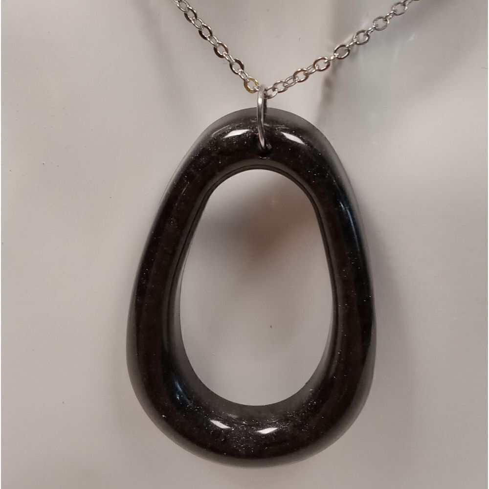 CLEARANCE Black oval resin pendant necklace - Picture 2 of 6